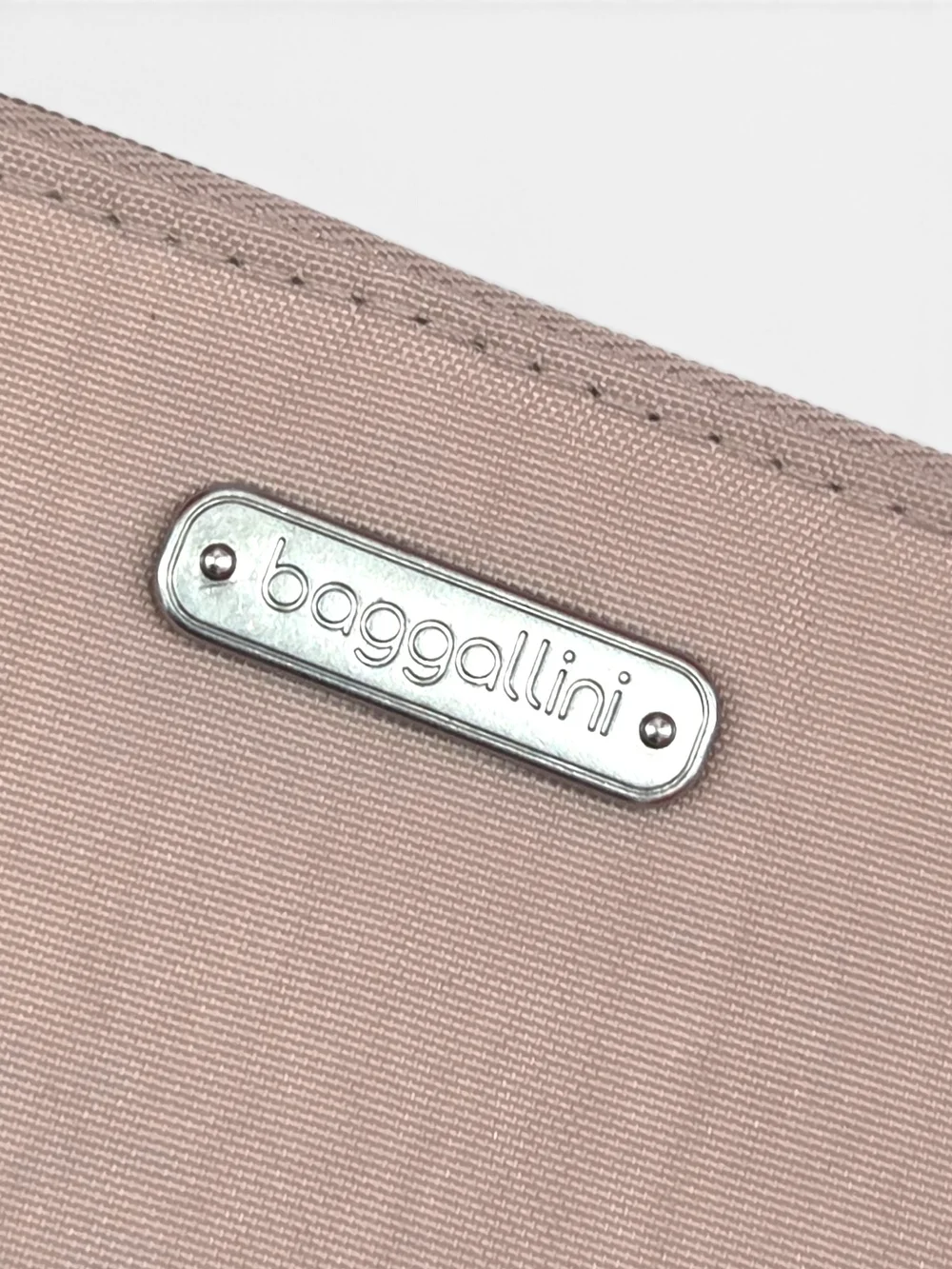 Baggallini RFID Wristlet Pouch Clutch Neutral Blush Pink Nude Taupe EUC